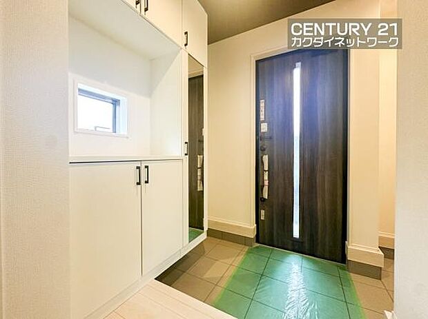 ミラー付きシューズBOXで玄関をきれいにお使いいただけます。