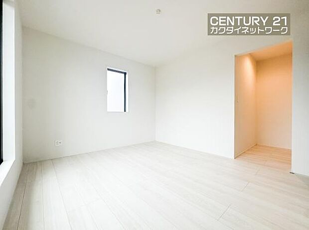 住まう方でカスタマイズしていただけるシンプルなデザインの内装。