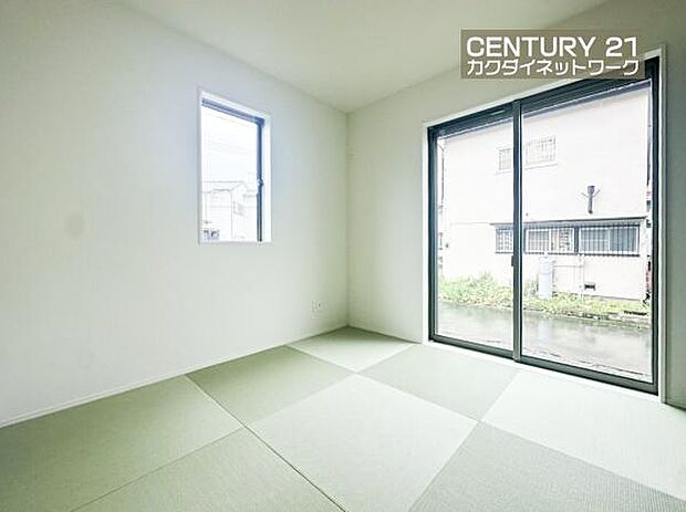 LDKに隣接しているのでお子様を遊ばせたりお昼寝させたりしながら家事を行えます。