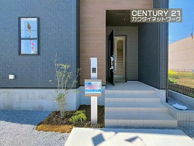 雨にも対応できる玄関です。