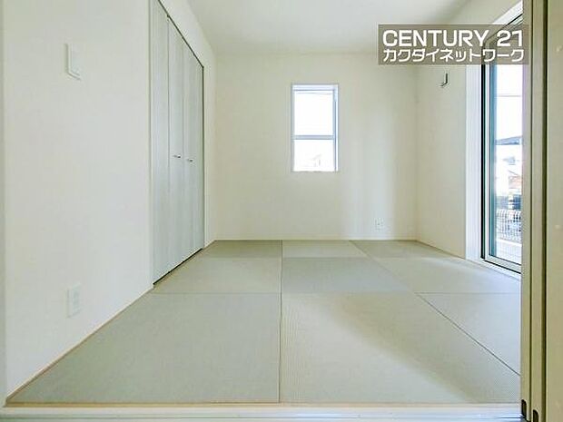 LDKに隣接しているのでお子様を遊ばせたりお昼寝させたりしながら家事を行えます。