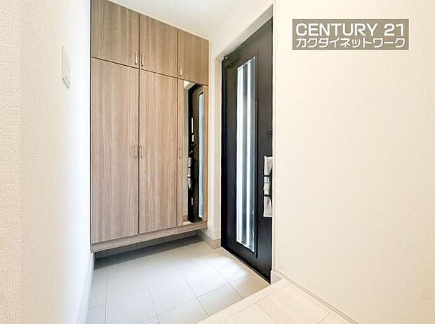 ミラー付きシューズBOXで玄関をきれいにお使いいただけます。