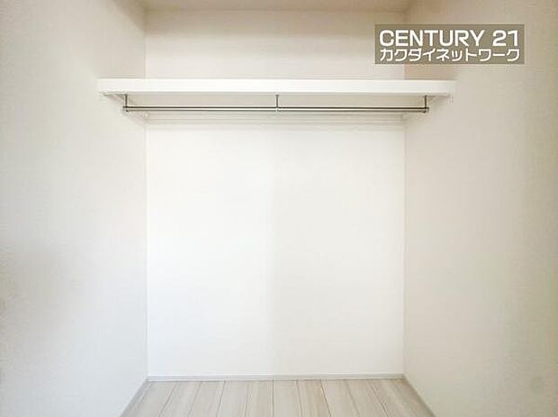 洋服や本を収納できるので、お部屋をすっきり広々と使うことができます。