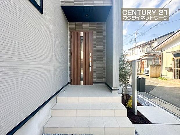 雨にも対応できる玄関です。