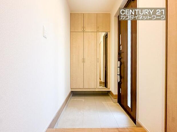 ミラー付きシューズBOXで玄関をきれいにお使いいただけます。