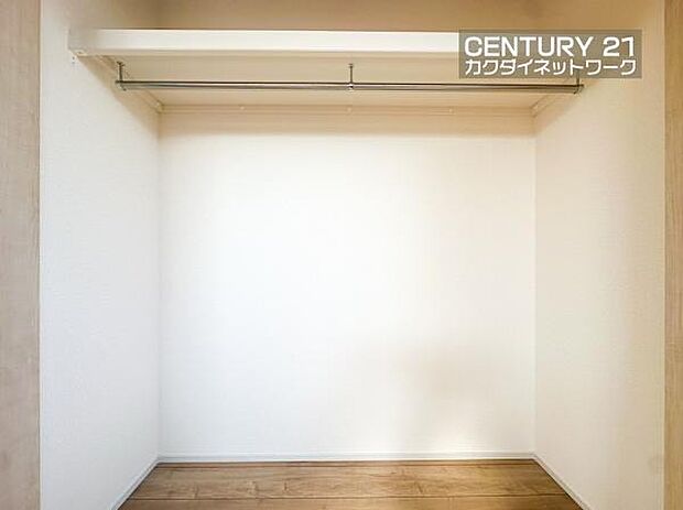 洋服や本を収納できるので、お部屋をすっきり広々と使うことができます。