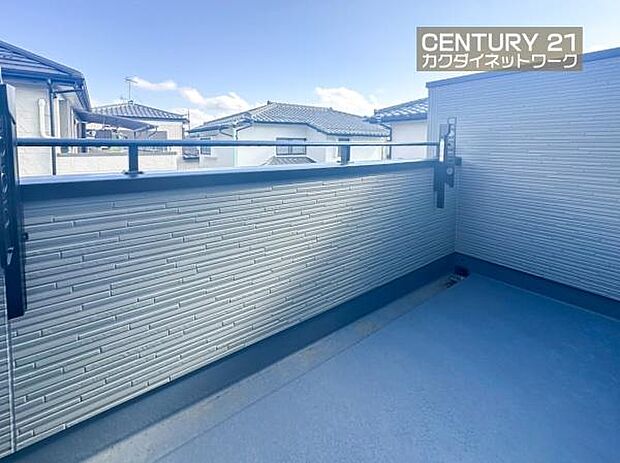 充分な広さが確保されたバルコニー。