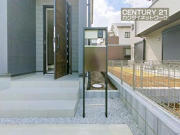 外観に合わせたポストユニット。