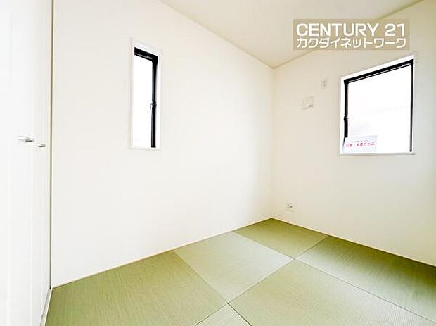 LDKに隣接しているのでお子様を遊ばせたりお昼寝させたりしながら家事を行えます。