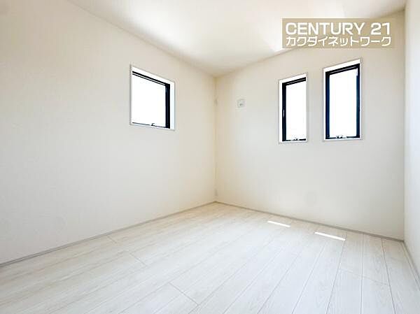 住まう方でカスタマイズしていただけるシンプルなデザインの内装。