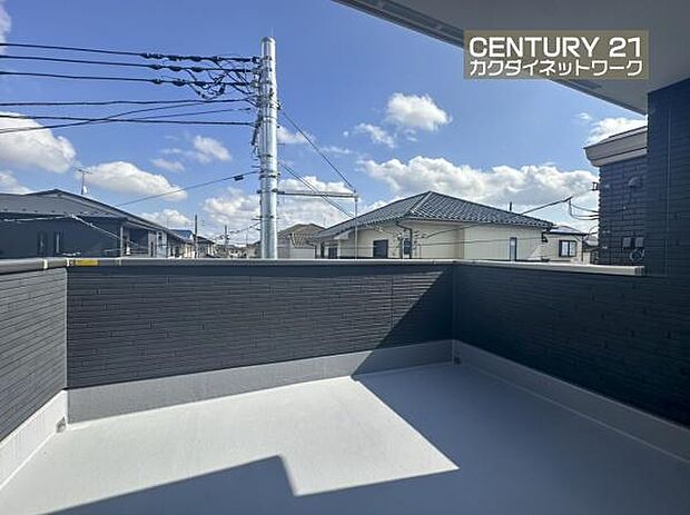 充分な広さが確保されたバルコニー。