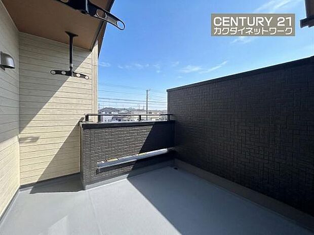 充分な広さが確保されたバルコニー。