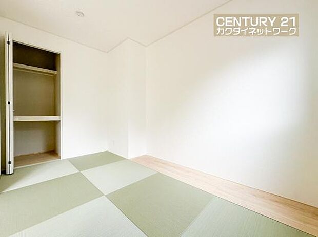 LDKに隣接しているのでお子様を遊ばせたりお昼寝させたりしながら家事を行えます。