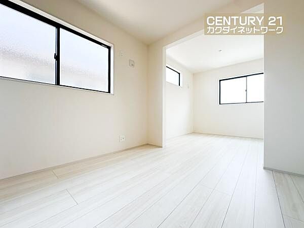 住まう方でカスタマイズしていただけるシンプルなデザインの内装。