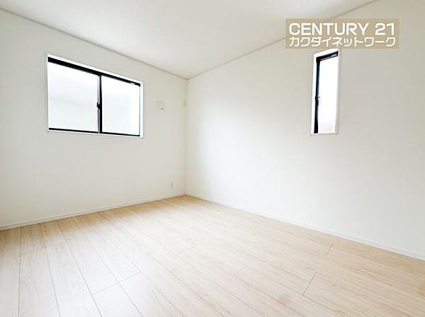 住まう方でカスタマイズしていただけるシンプルなデザインの内装。