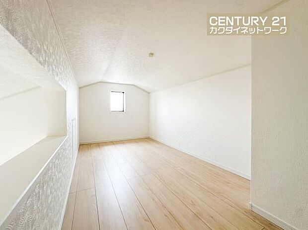 小屋裏では、テレワークやお子様の勉強部屋、ご主人や奥様の趣味のスペース等、幅広くご利用頂けます。