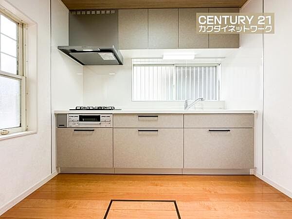 収納豊富なキッチンで、料理道具もきれいに収納。