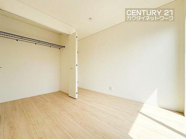 住まう方でカスタマイズしていただけるシンプルなデザインの内装。