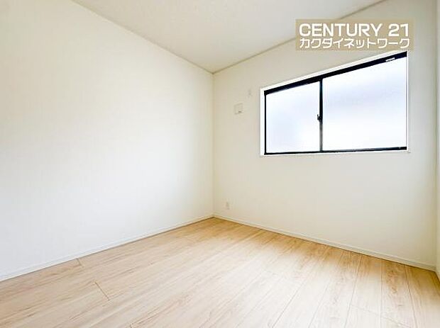 住まう方でカスタマイズしていただけるシンプルなデザインの内装。