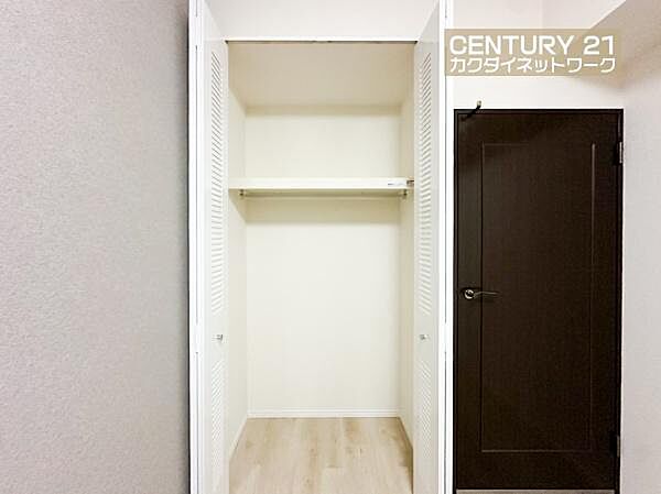 洋服や本を収納できるので、お部屋をすっきり広々と使うことができます。