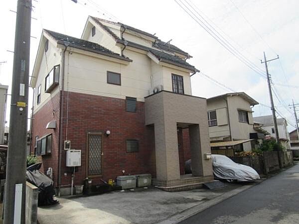 北東側より撮影。