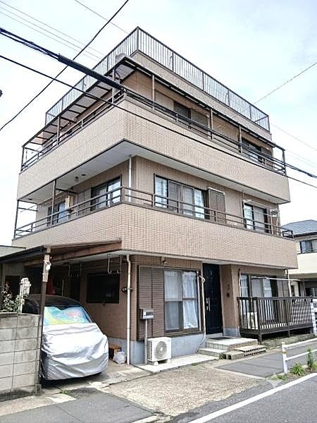 ☆鉄骨造3階建♪重厚感のある外観です☆