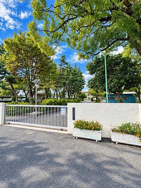 ●草加市立栄中学校●まで1100m