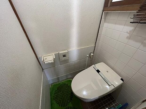 温水洗浄付きトイレです。