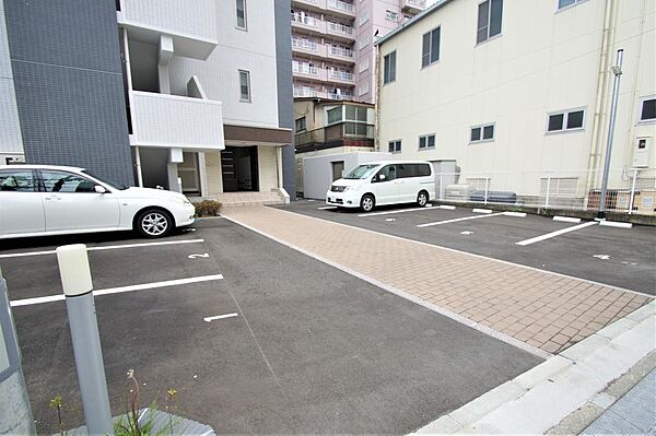 画像29:敷地内駐車場、空き状況要確認。