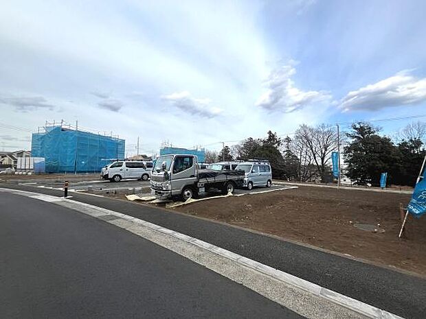 くつろぎを感じられる眺望が広がるエリアです。周囲には自然があり四季折々の風景を楽しめます。開放感あふれる空間で心がリフレッシュされるでしょう。