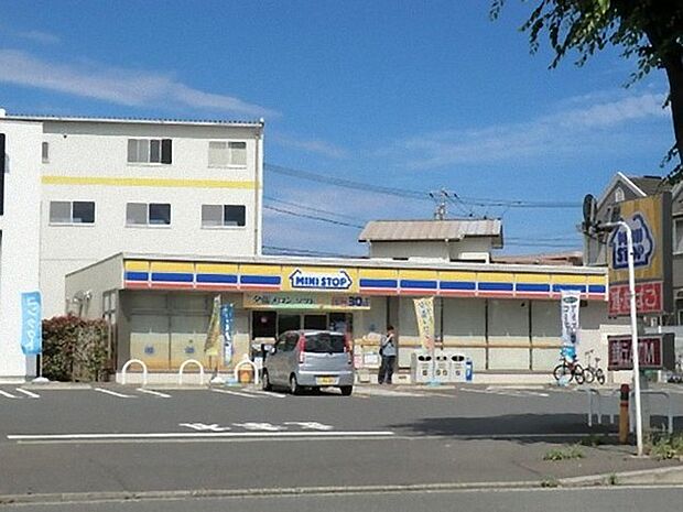 ミニストップ藤沢石川1丁目店まで770m