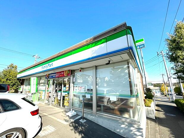 ファミリーマート大庭ライフタウン店まで583m