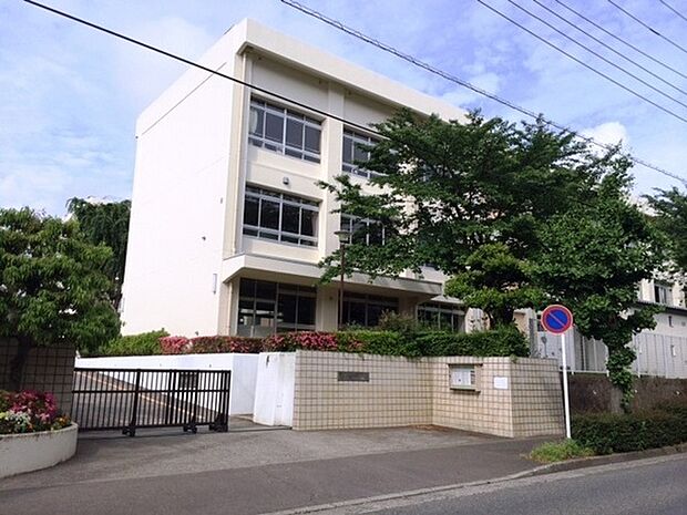 藤沢市立滝の沢中学校まで700m