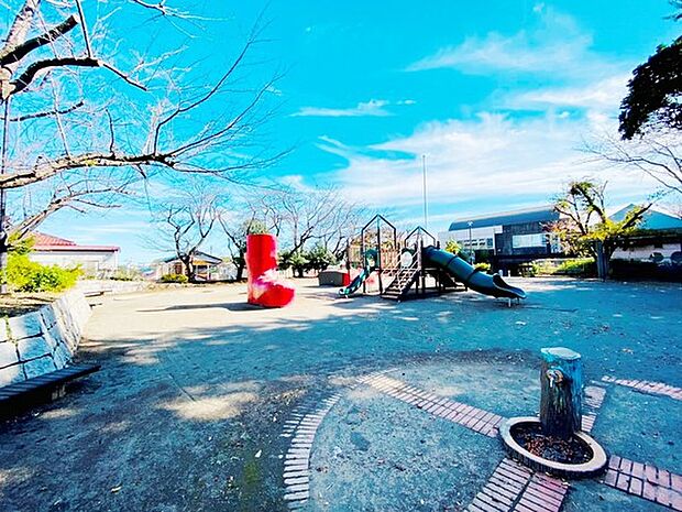 綾西公園まで807m