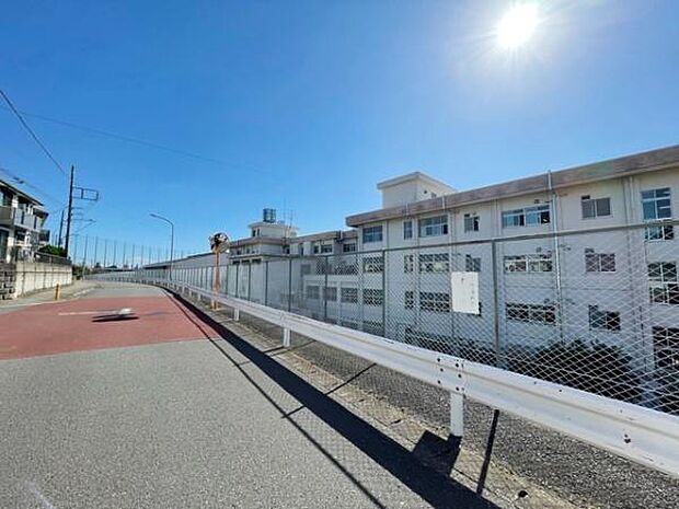 北の台中学校まで1883m