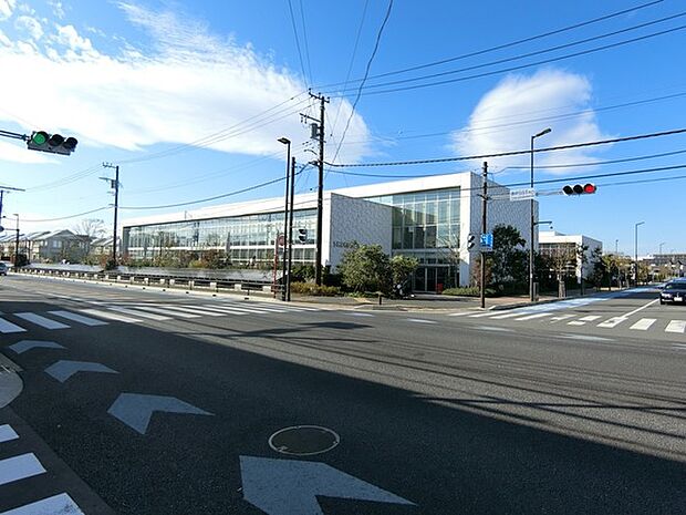 湘南T−SITEまで1377m、本屋と個性豊かなショップが湘南らしいライフスタイルを提案。文化複合施設です。