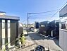 その他：広がりのある景色が広がる眺望です。通りが直線的で見通しが良く開放感を感じやすい眺望です。周囲の住宅街の落ち着いた雰囲気が伝わってきます。晴れた日の青空とともに街並みを見渡せる点が魅力です。