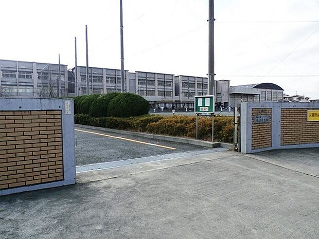 片瀬中学校まで1800m