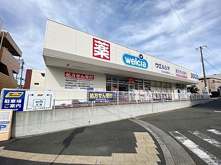 ウエルシア六会日大前駅東口店まで444m