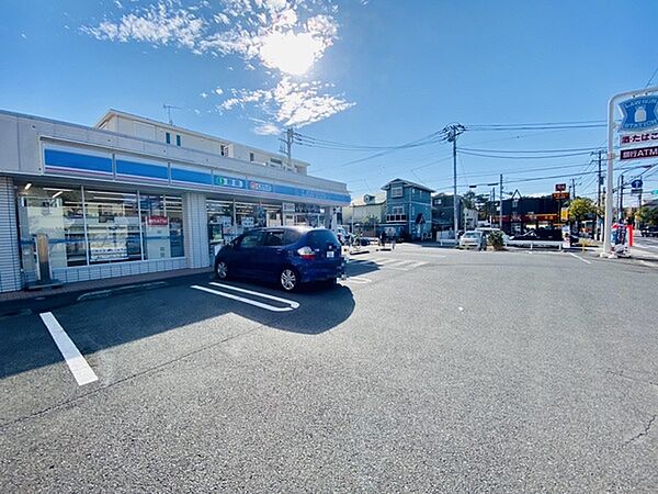 ファミリーマート湘南東海岸店まで925m