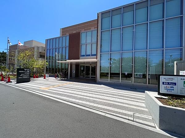 辻堂市民センターまで536m、図書館や自由スペース・体育館などもあり地元の人の憩いの場所になっています。