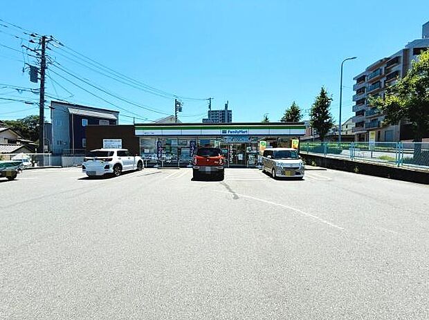 ファミリーマート 藤沢石川2丁目店まで787m