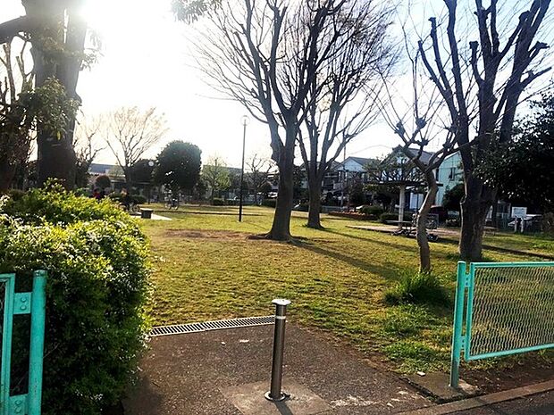 三屋道公園まで417m、藤沢市の住宅街にある公園