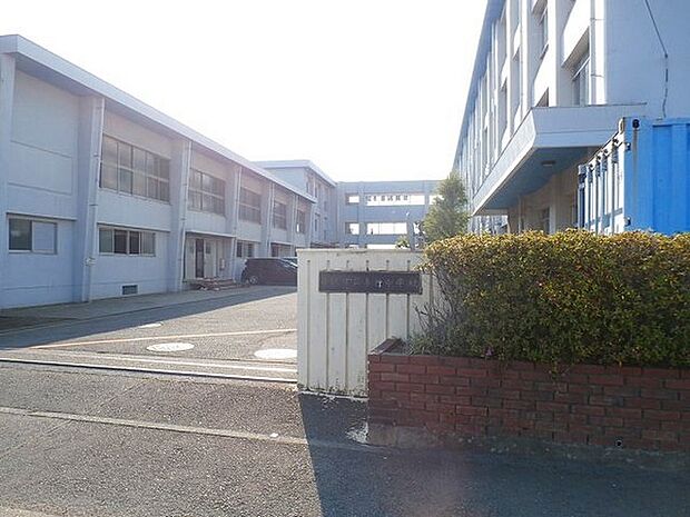 善行中学校まで985m