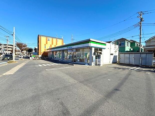 ファミリーマート　鵠沼海岸7丁目店まで220m