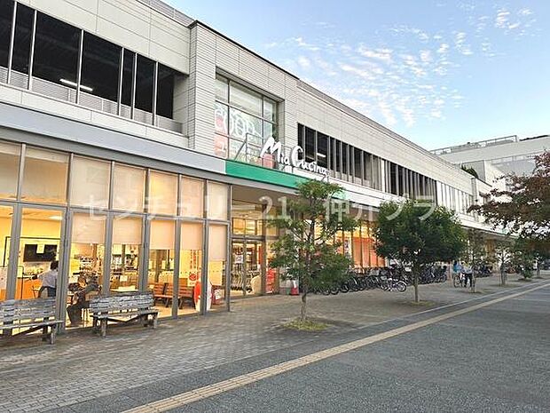 ユーコープミアクチーナまで873m、肉、魚が美味しいと評判のコープです　スペースが広くお買い物がしやすい♪