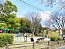 周辺：円行公園まで614m、子供たち向けの遊具と梅林や桜の小道がある、憩いの公園