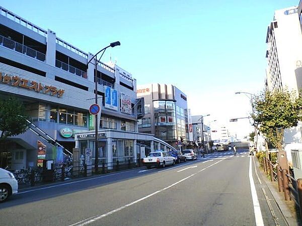 西口メイン通りまで712m、西口メイン通り