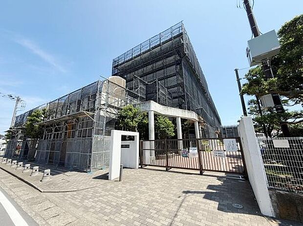 藤沢市立俣野小学校まで896m