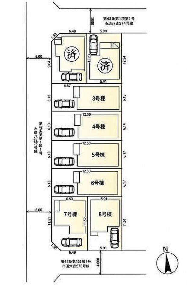 全8区画の配置が見やすく掲載されています。各区画に駐車スペースが設けられています。敷地形状や接道状況が一目で確認できます。建物の配置や車庫の位置関係も分かりやすい区画図です。